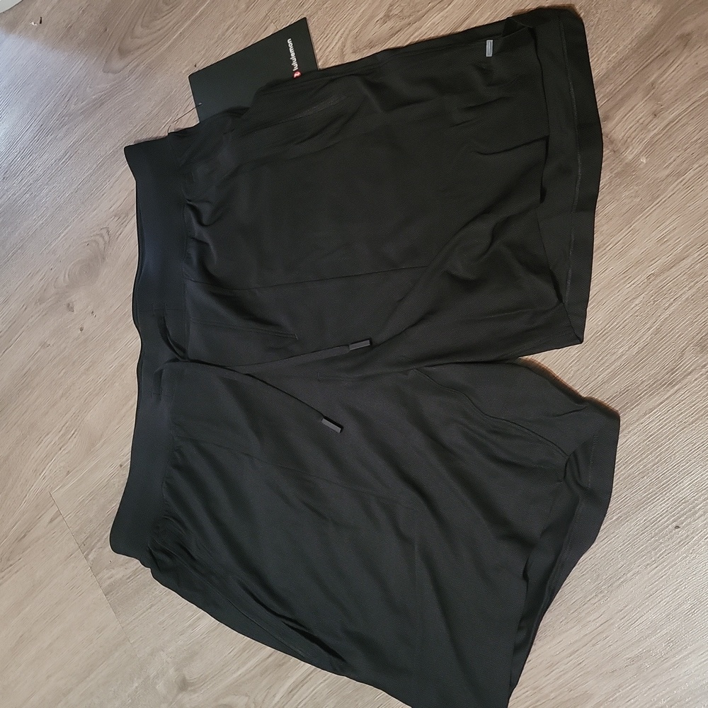 Lululemon license to train short 7" ll. Med
